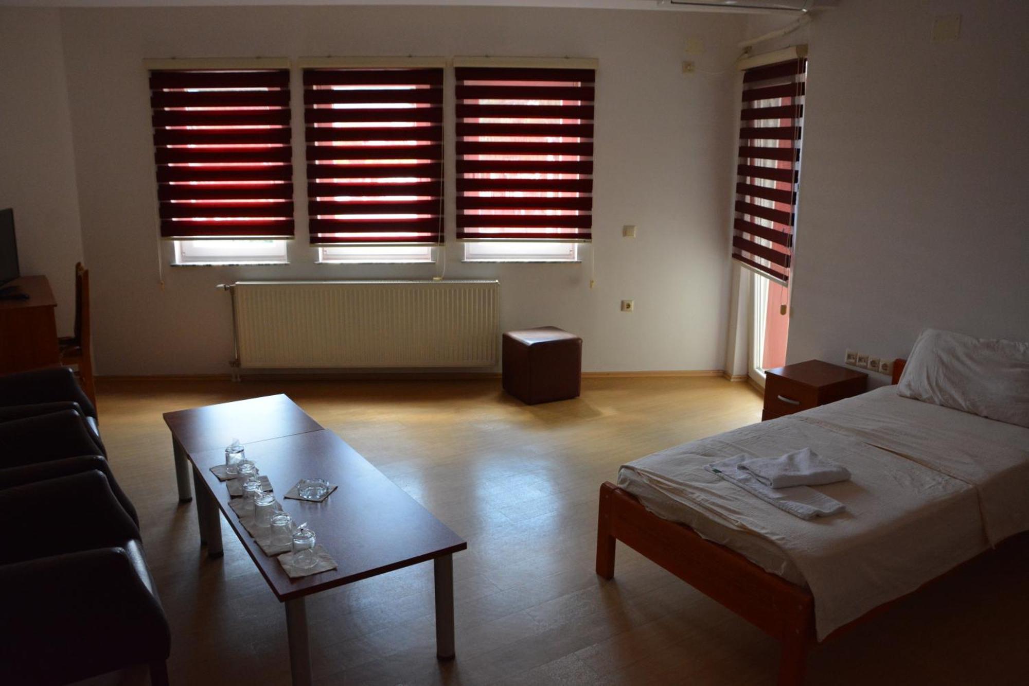 Arabella Hotel Kicevo Екстер'єр фото