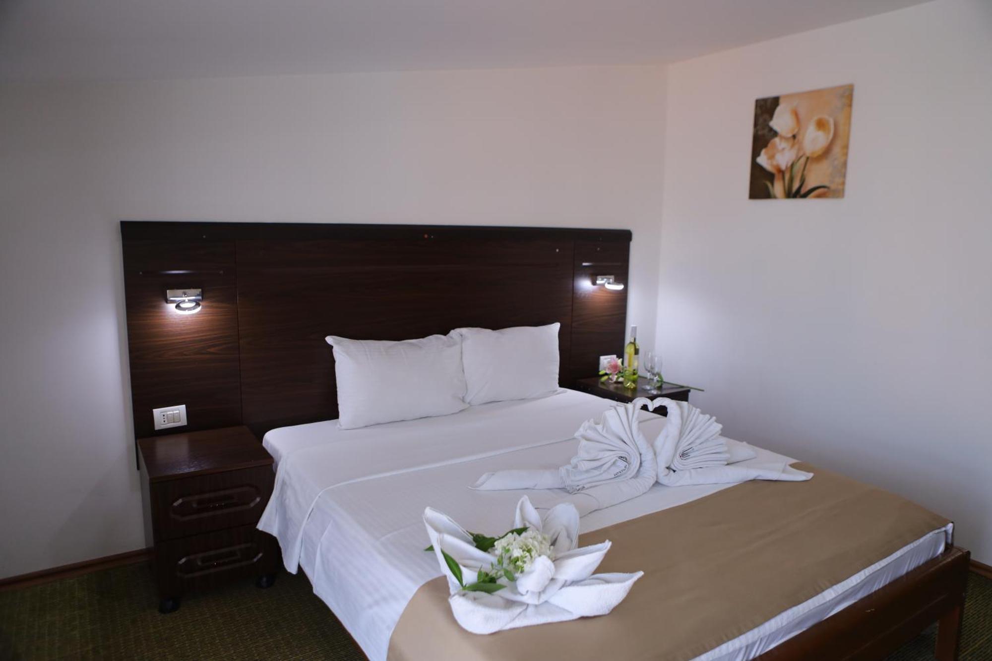 Arabella Hotel Kicevo Екстер'єр фото