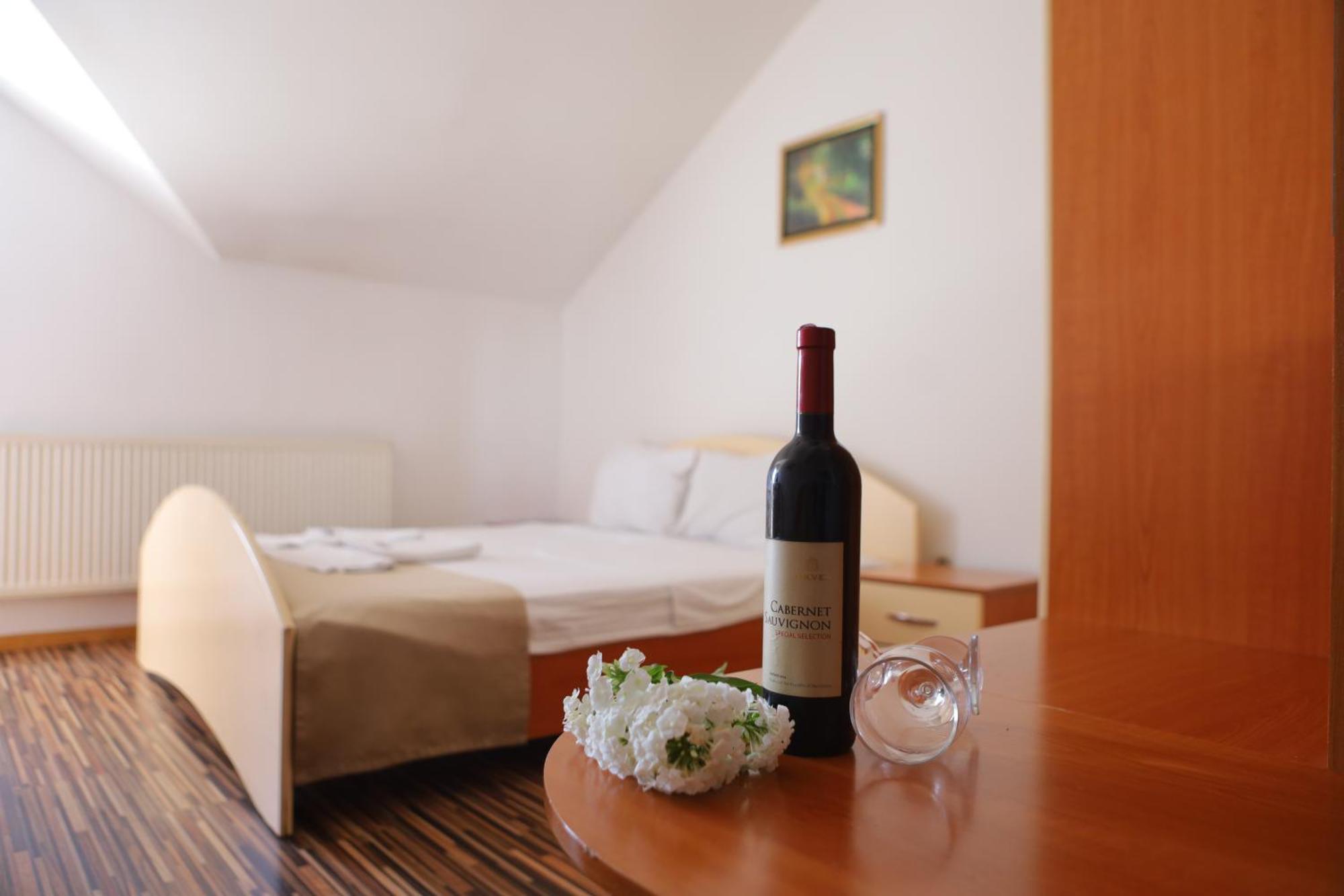 Arabella Hotel Kicevo Екстер'єр фото